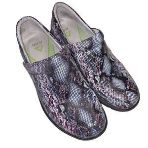 Nurse Mates Align Indigo Snake Indya Women's Slip Resistant Leather Nursing Clog